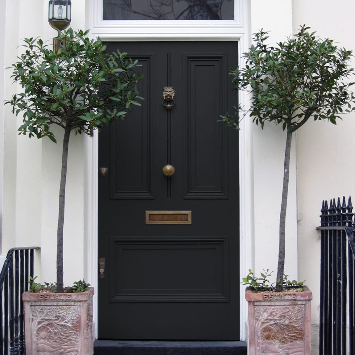 424082-crown-quick-dry-satin-750ml-jet-black-2