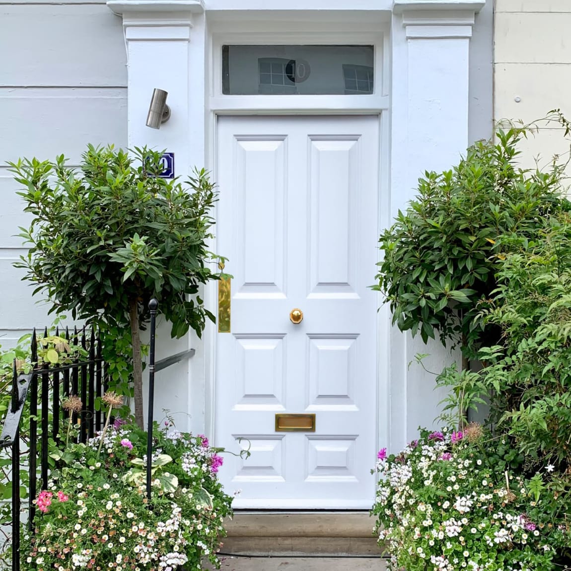 424126-crown-quickdry-eggshell-2_5l-pure-brilliant-white