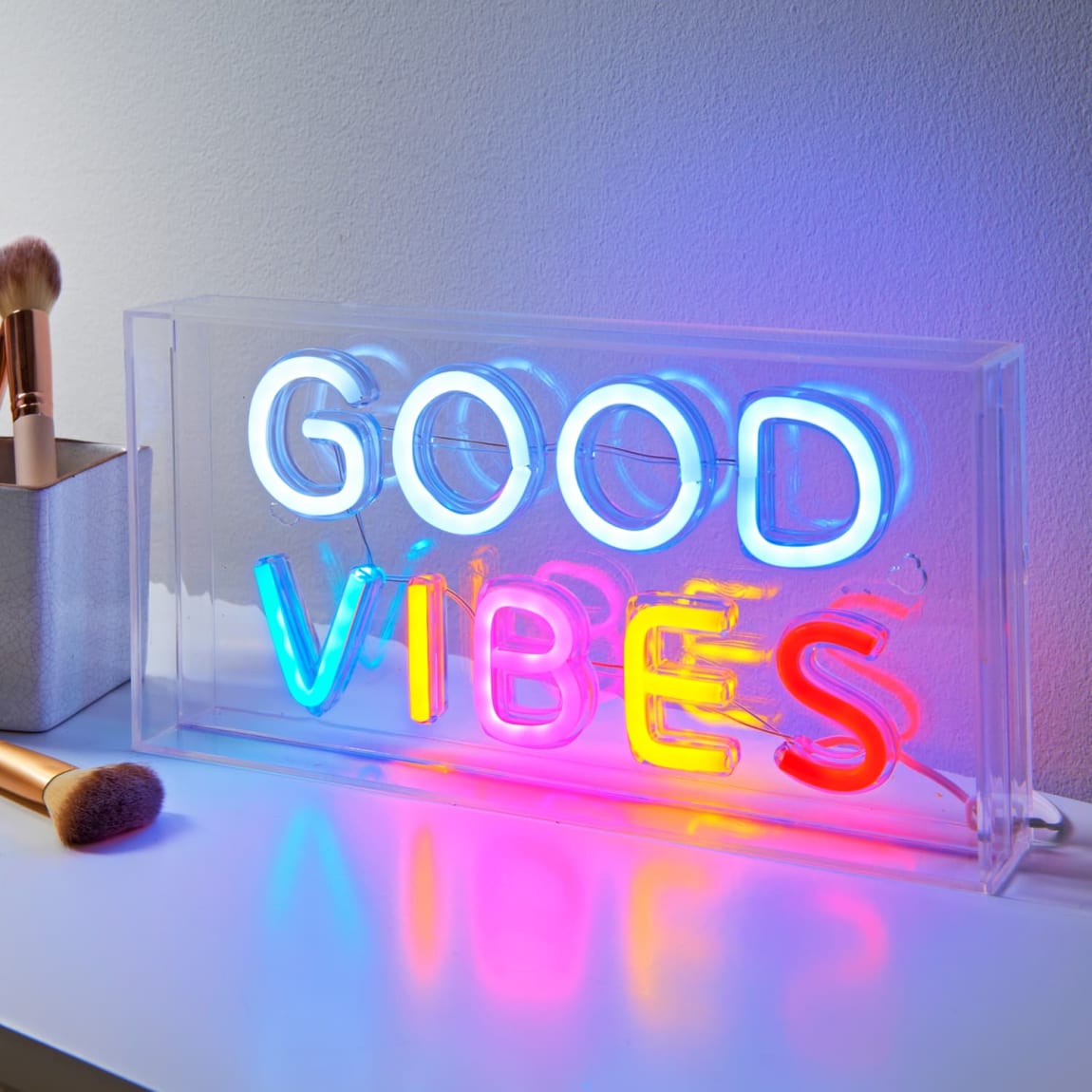 424263-vibes-neon-good-vibes-light-3