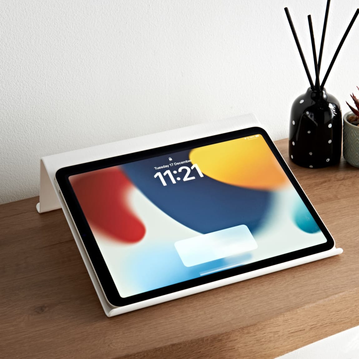 424469-ipad-stand-white
