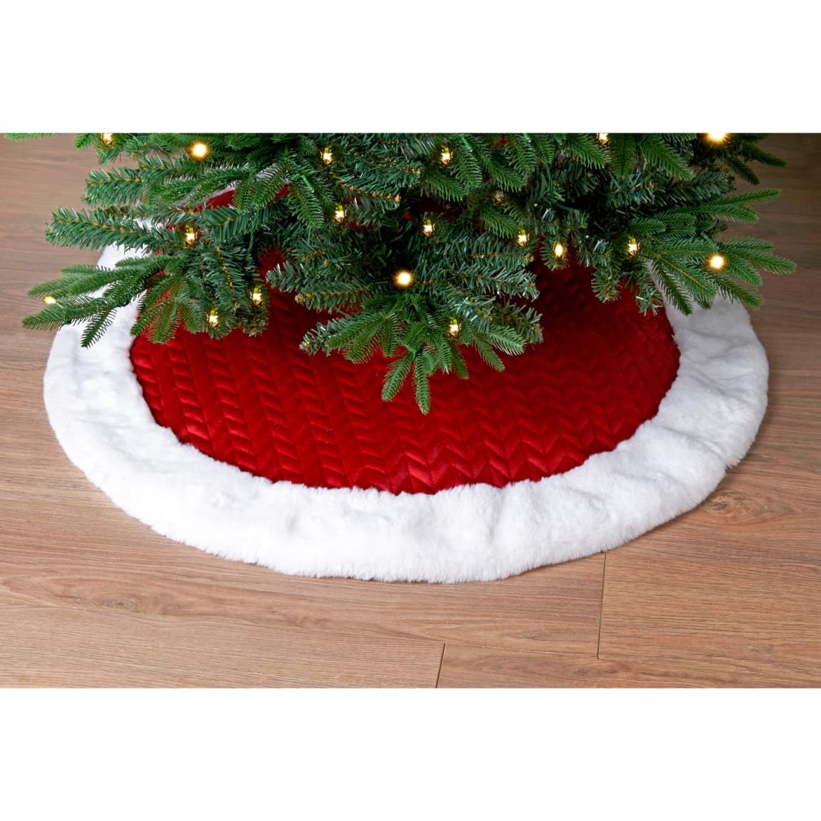 424723-chevron-tree-skirt-fur-trim