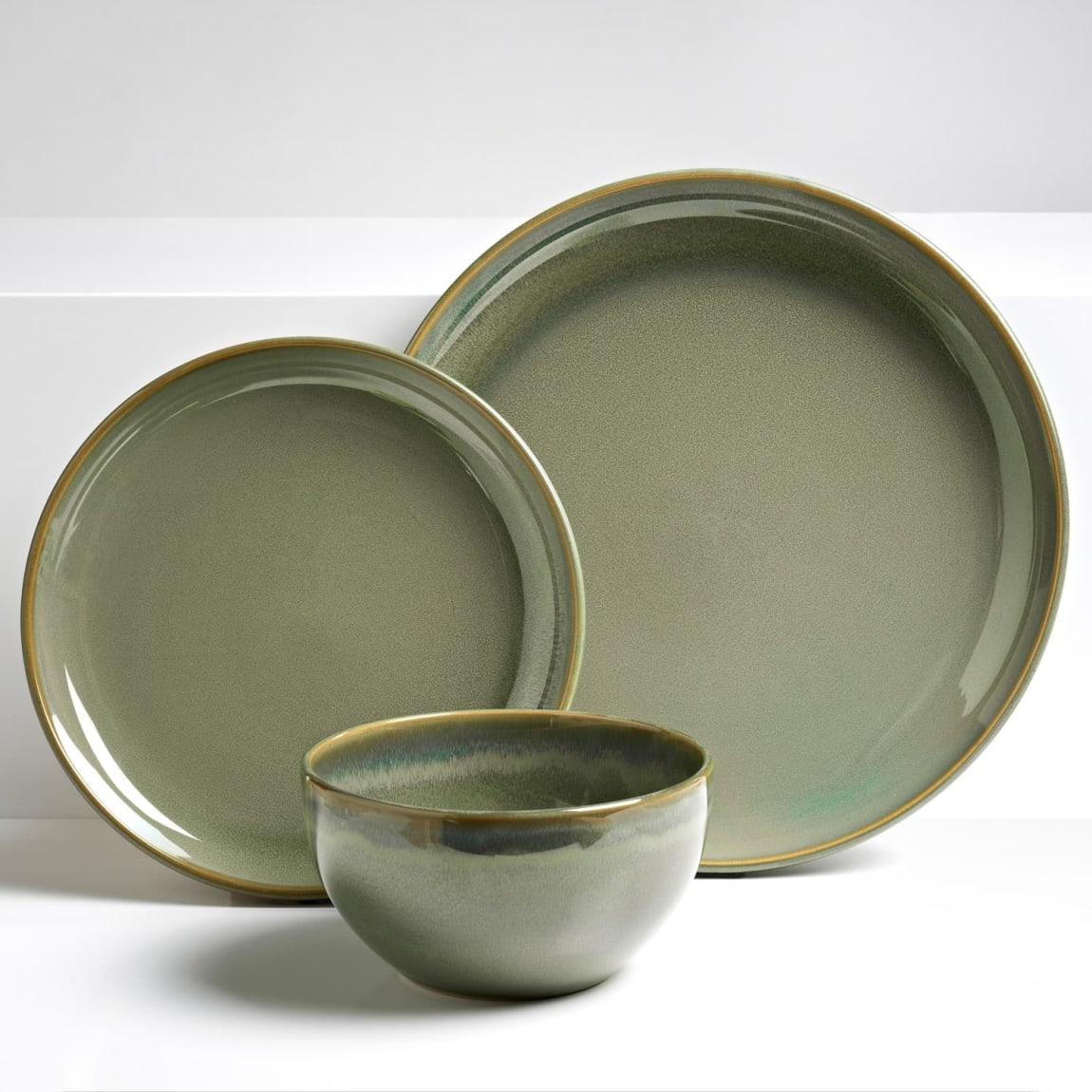 424904-green-reactive-glaze-dinner-set