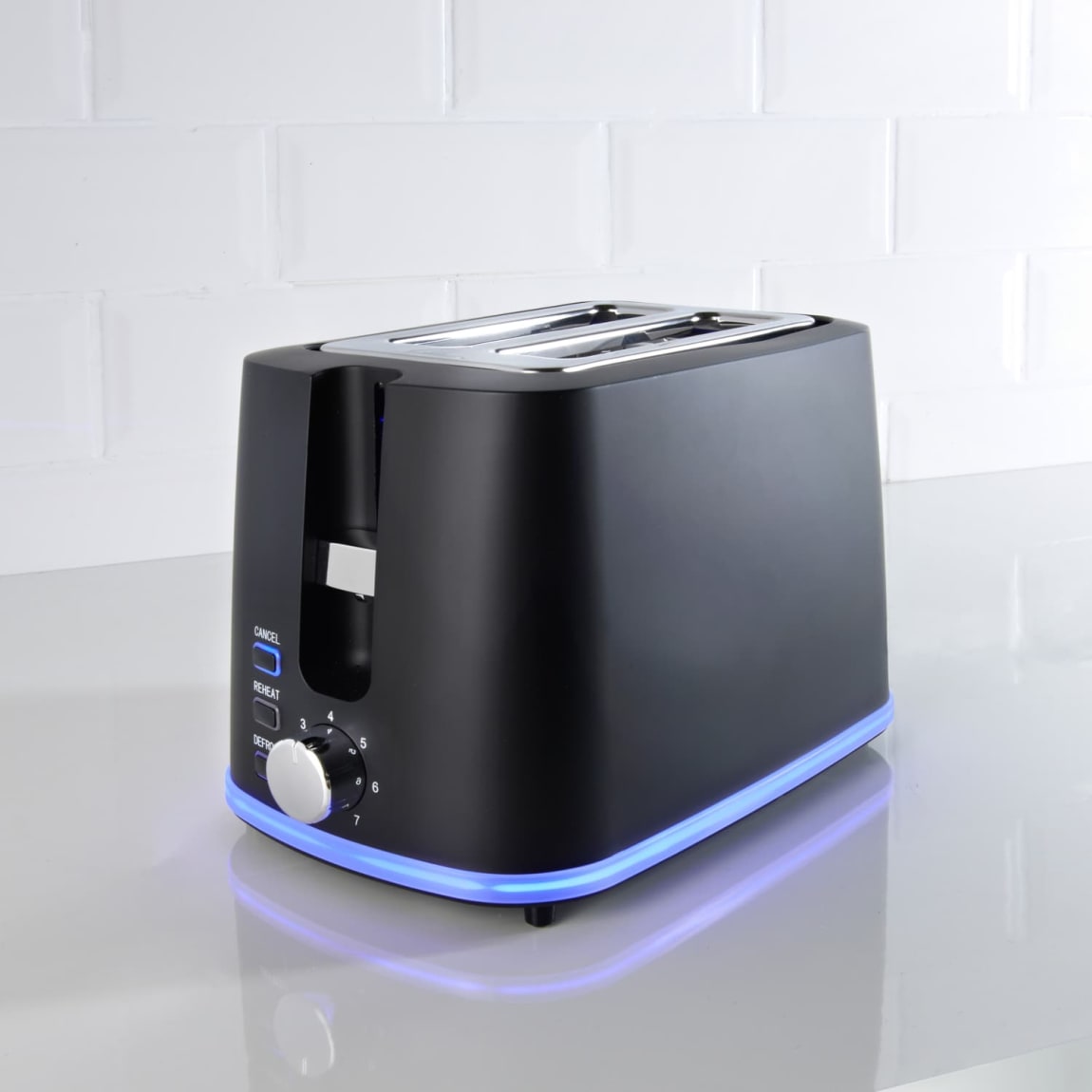 424998-blaupunkt-2-slice-illuminating-toaster-black-3