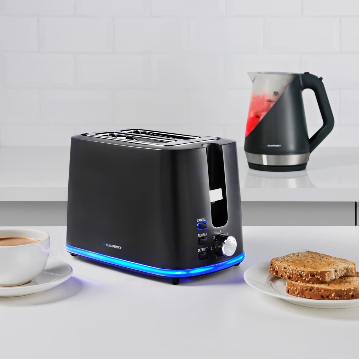 424998-blaupunkt-2-slice-illuminating-toaster-black-4