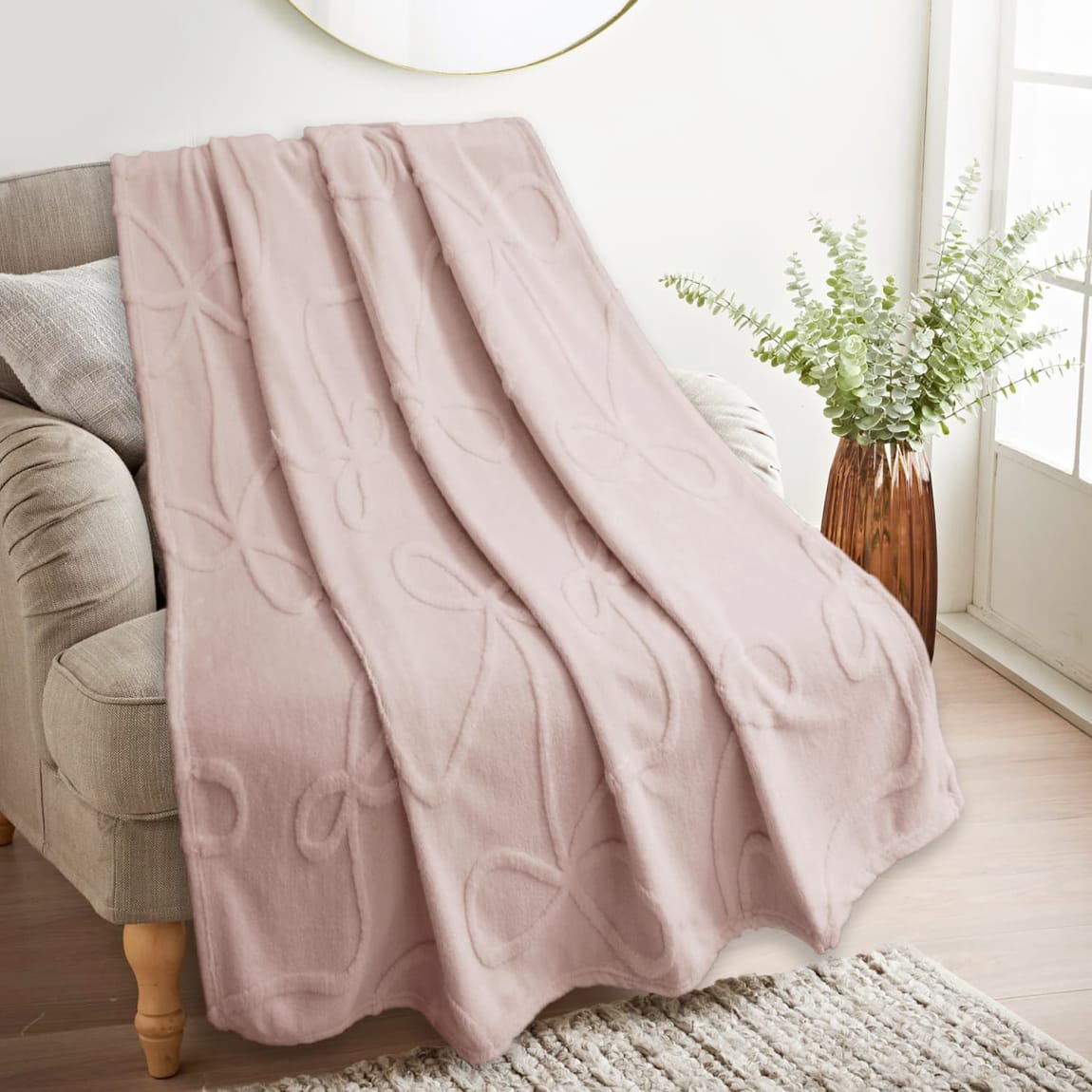 425294-bow-throw-blush