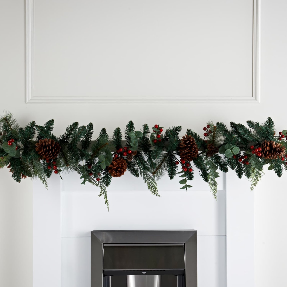 425454-180cm-garland-with-red-berries