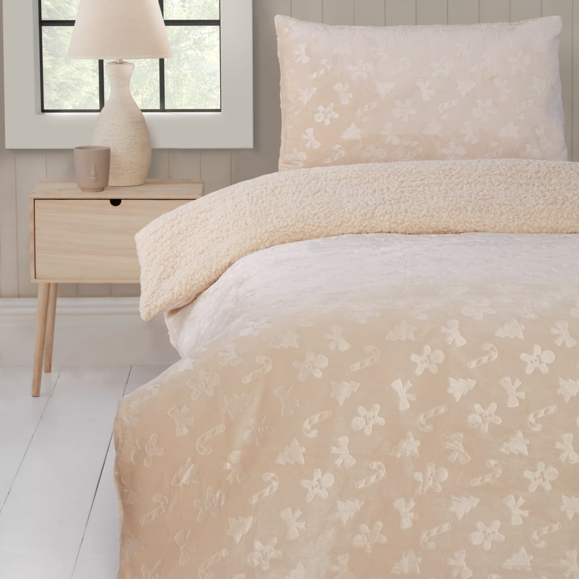 425674-embossed-gingerbread-fleece-duvet-set-single1