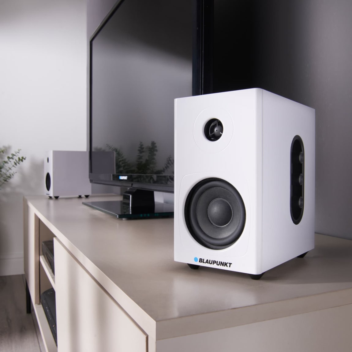 425720-blaupunkt-book-shelf-speakers-white-3