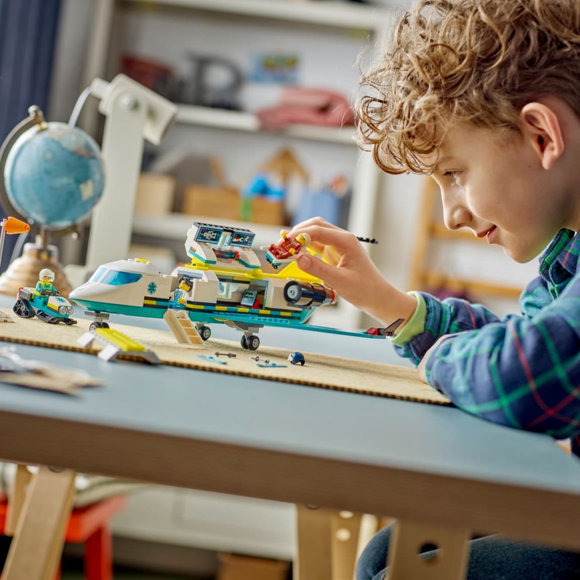 425769-lego-city-air-ambulance-4