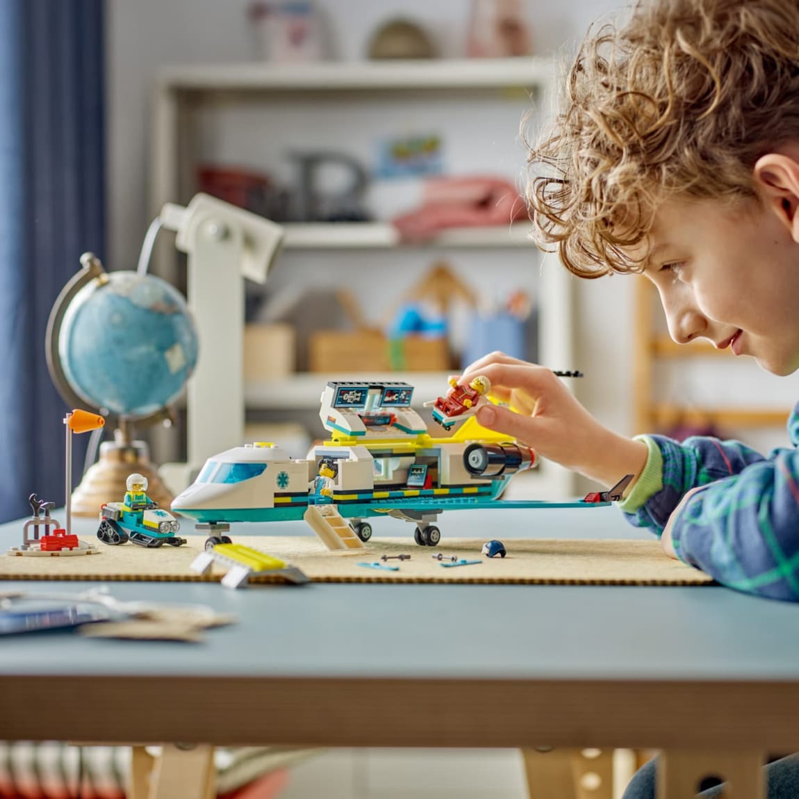 425769-lego-city-air-ambulance-6