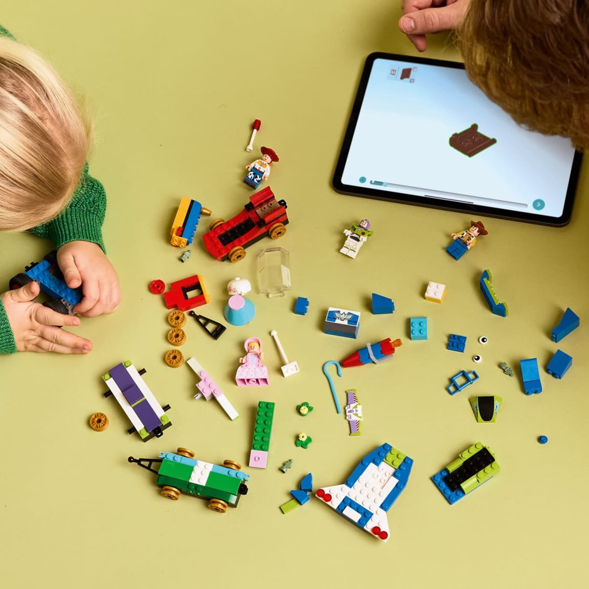 425774-lego-disney-toy-story-celebration-train-and-rc-car-5