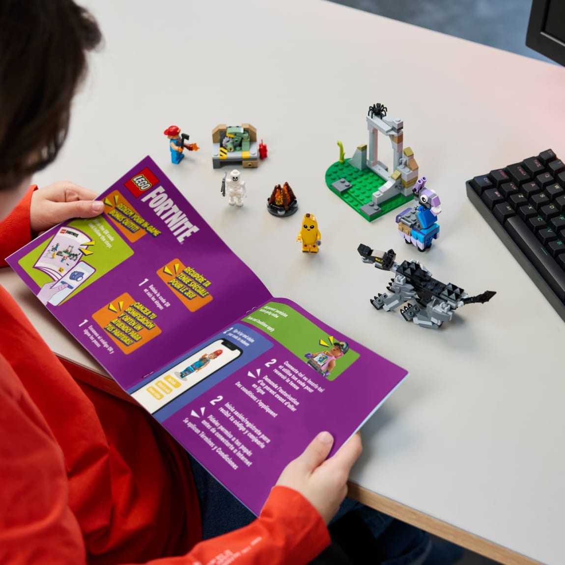 425775-lego-fornite-peely-and-sparkplugs-camp-2