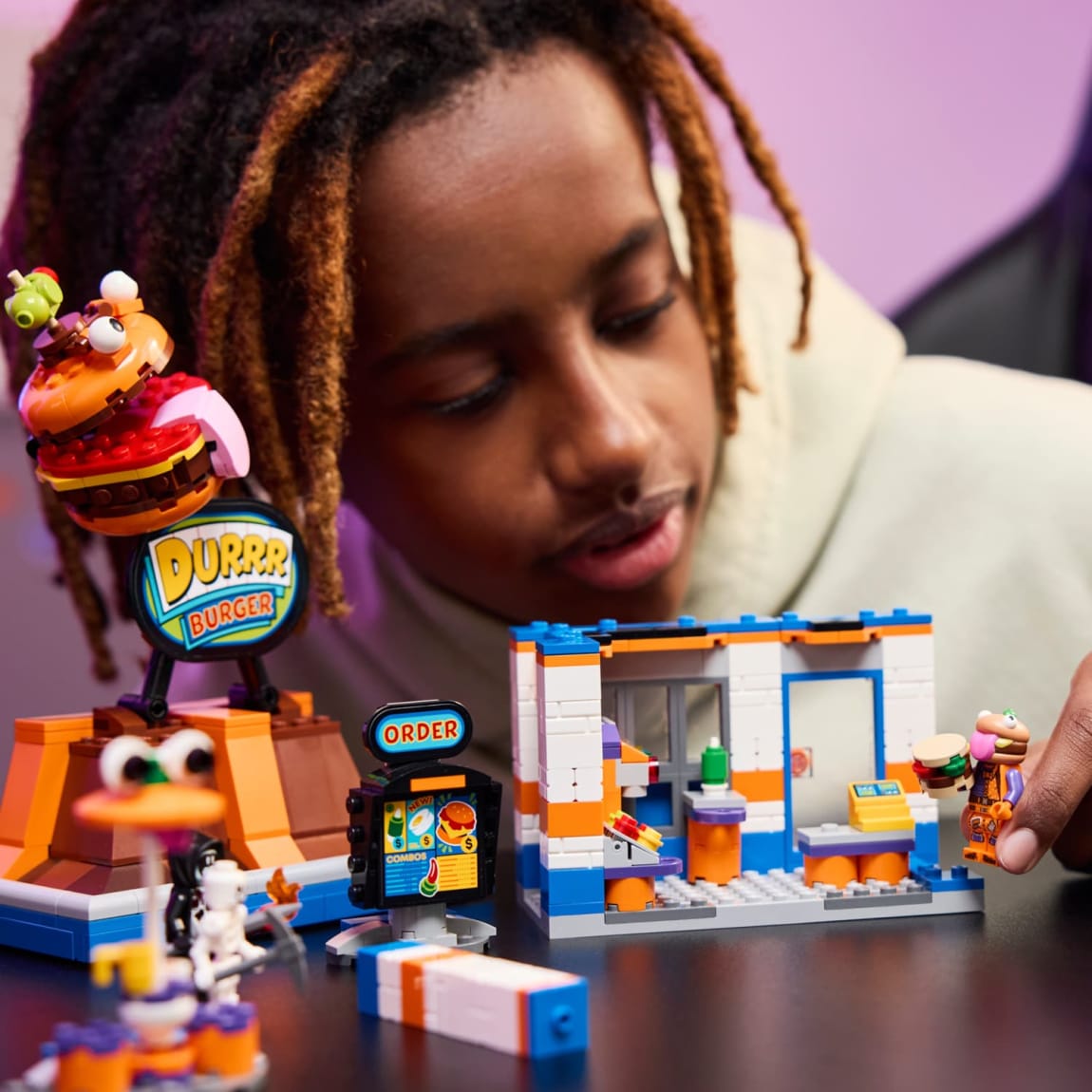 425776-lego-fortnite-durr-burger-restaurant-7