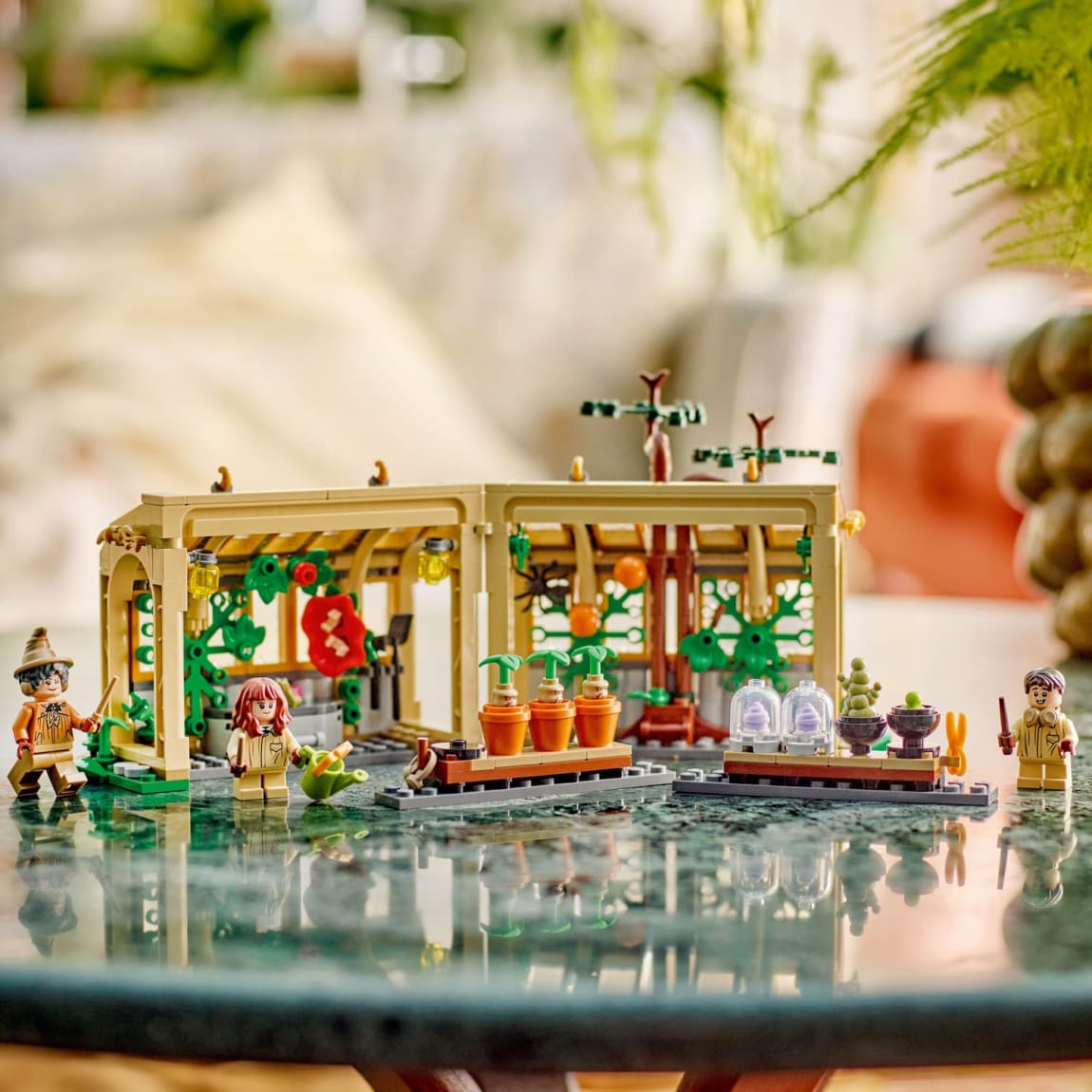 425777-lego-harry-potter-hogwarts-castle-herbology-class-5