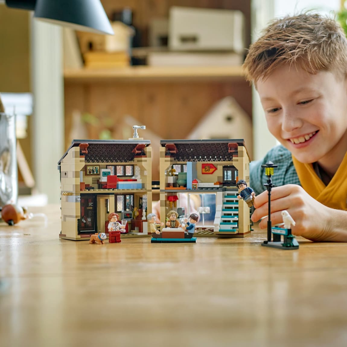 425780-lego-harry-potter-privet-drive-aunt-marges-visit-5