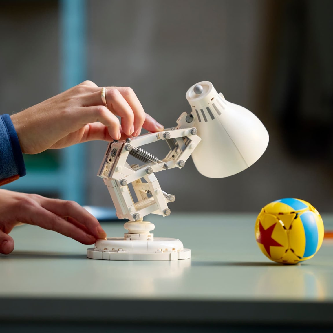 425786-lego-disney-pixar-lamp-6