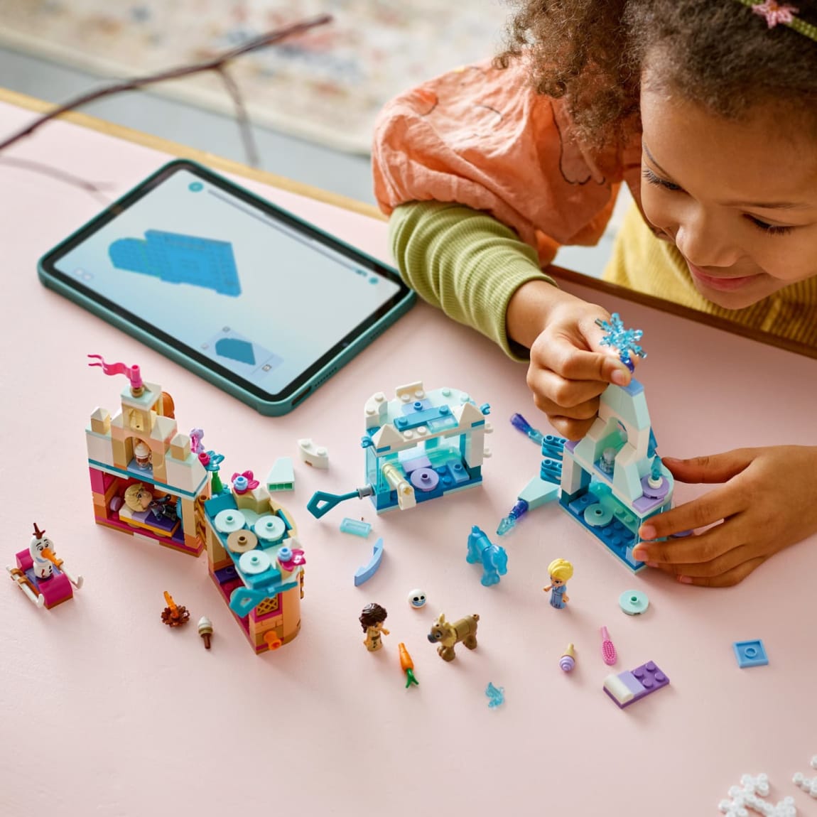 425798-lego-disney-mini-arendelle-castle-and-elsas-ice-palace-5