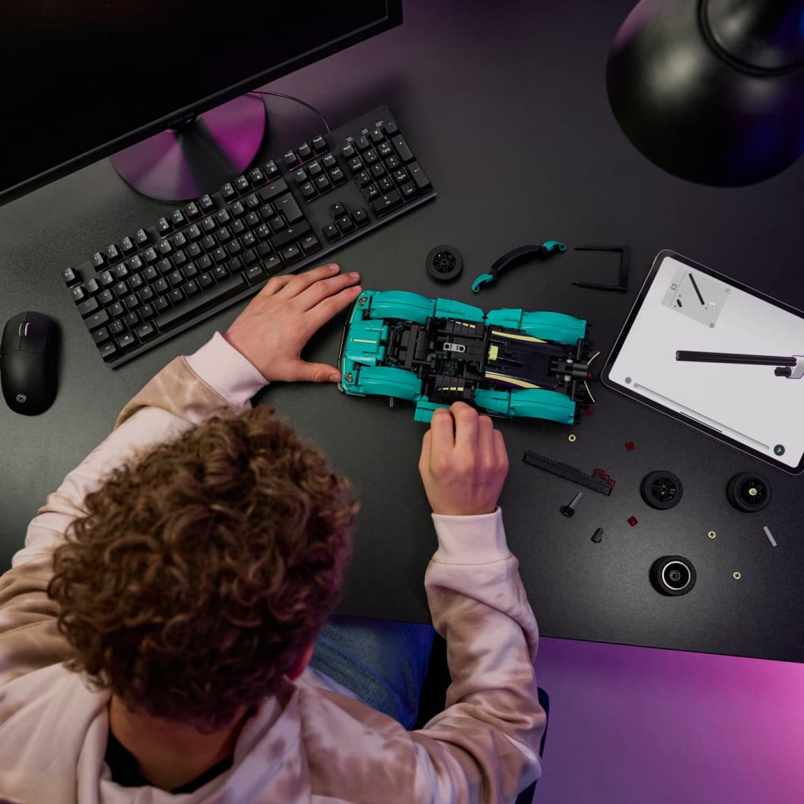 425803-lego-technic-aston-martin-valkyrie-6