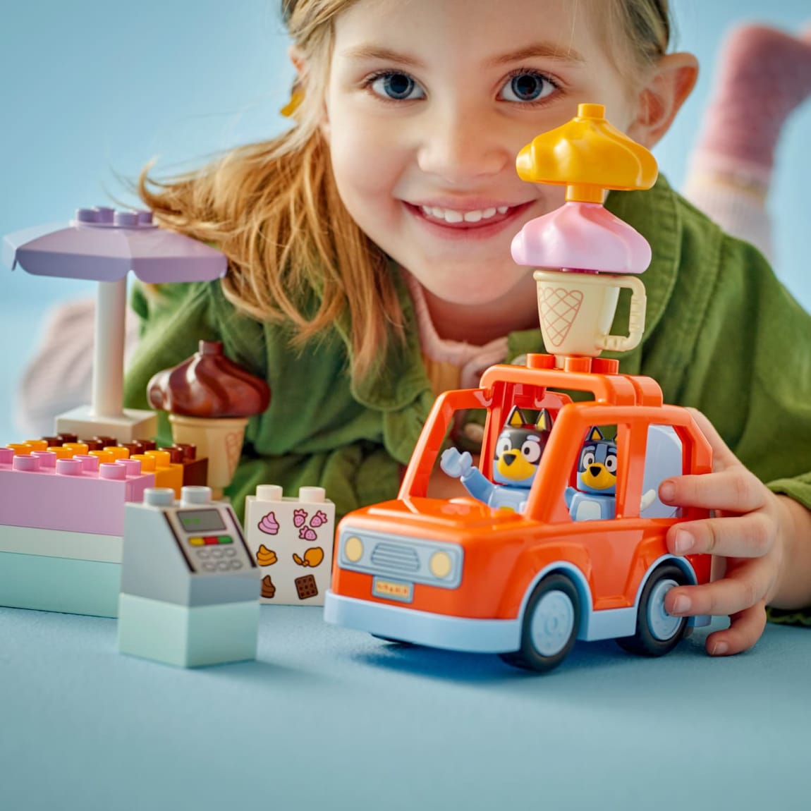 425807-lego-duplo-ice-cream-trip-with-bluey-4
