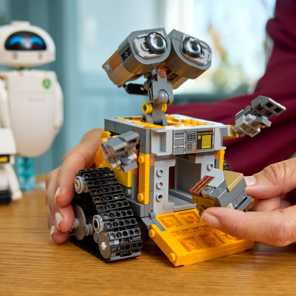 425833-lego-disney-wall-e-and-eve-5