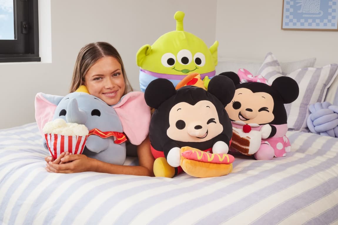 425965-disney-snackle-14in-23