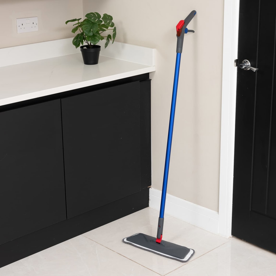 426839-addis-spray-mop-with-extra-refill-7