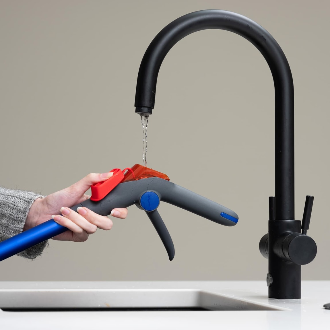 426839-addis-spray-mop-with-extra-refill-8