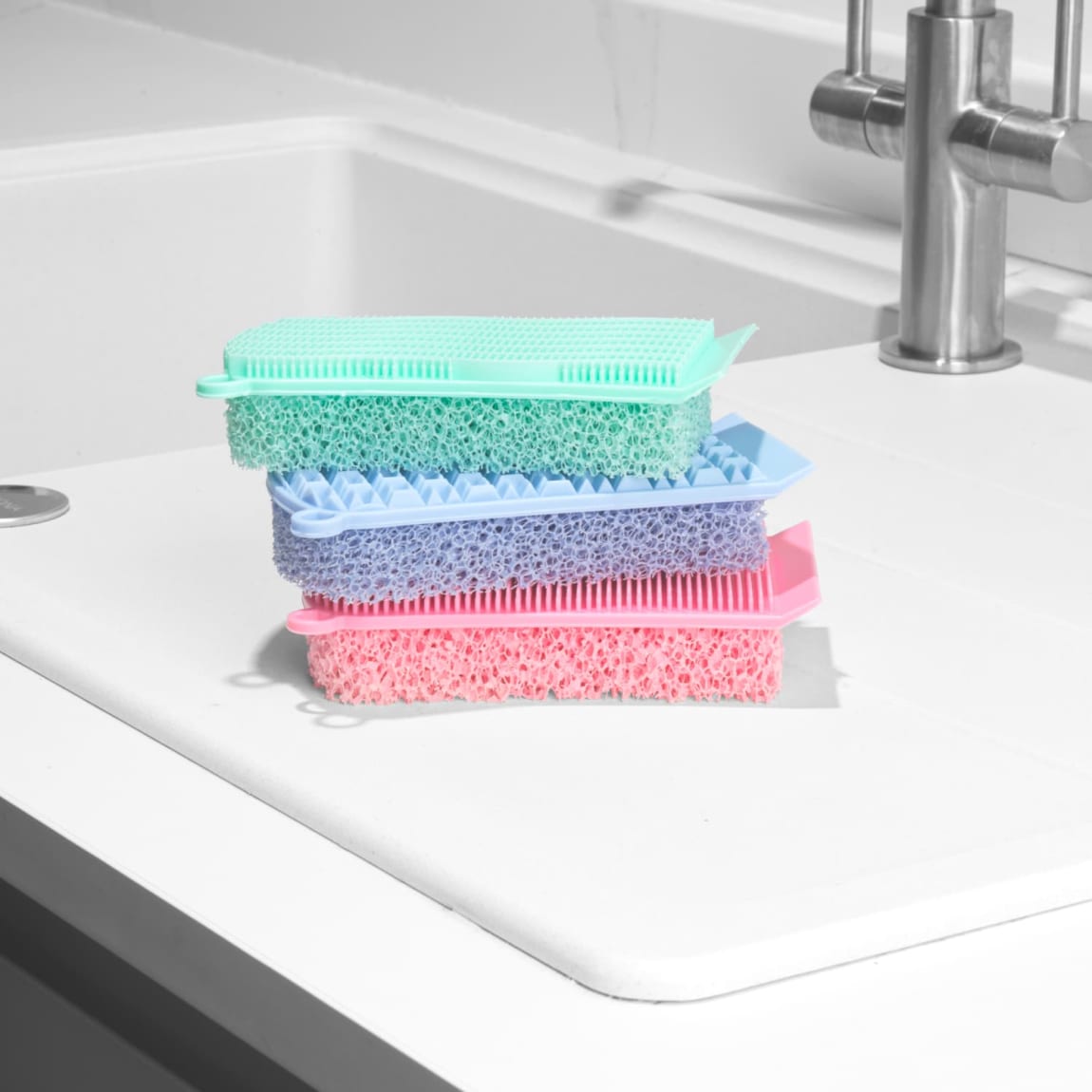 426848-beldray-3-pack-silicone-scourer-with-scraper