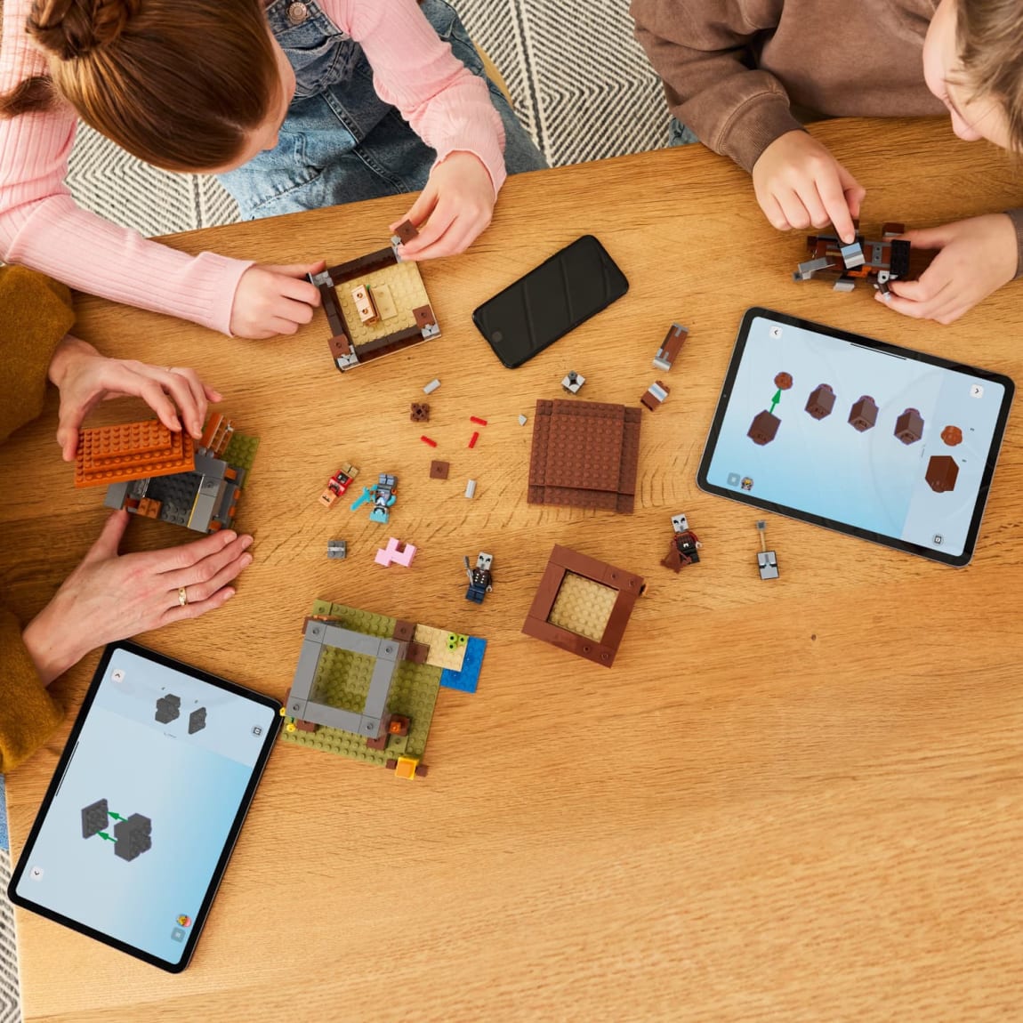 427700-lego-minecraft-the-pillager-outpost-and-ravager-6