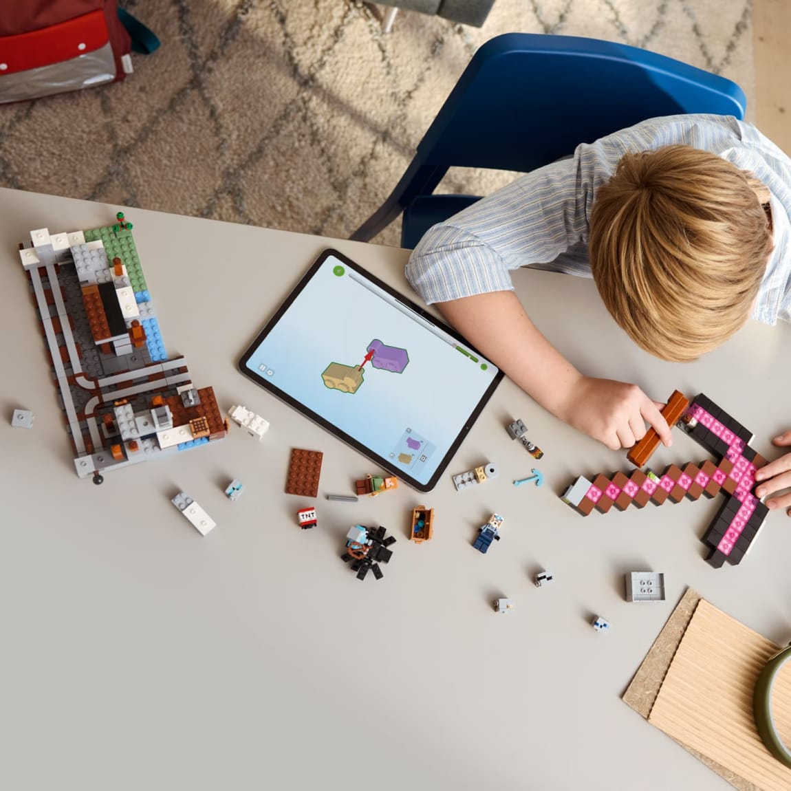 427701-lego-minecraft-the-pickaxe-mine