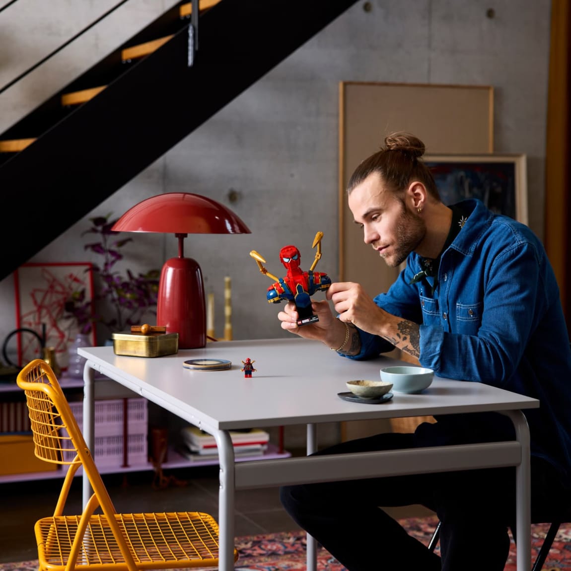 427738-lego-marvel-spiderman-bust-7