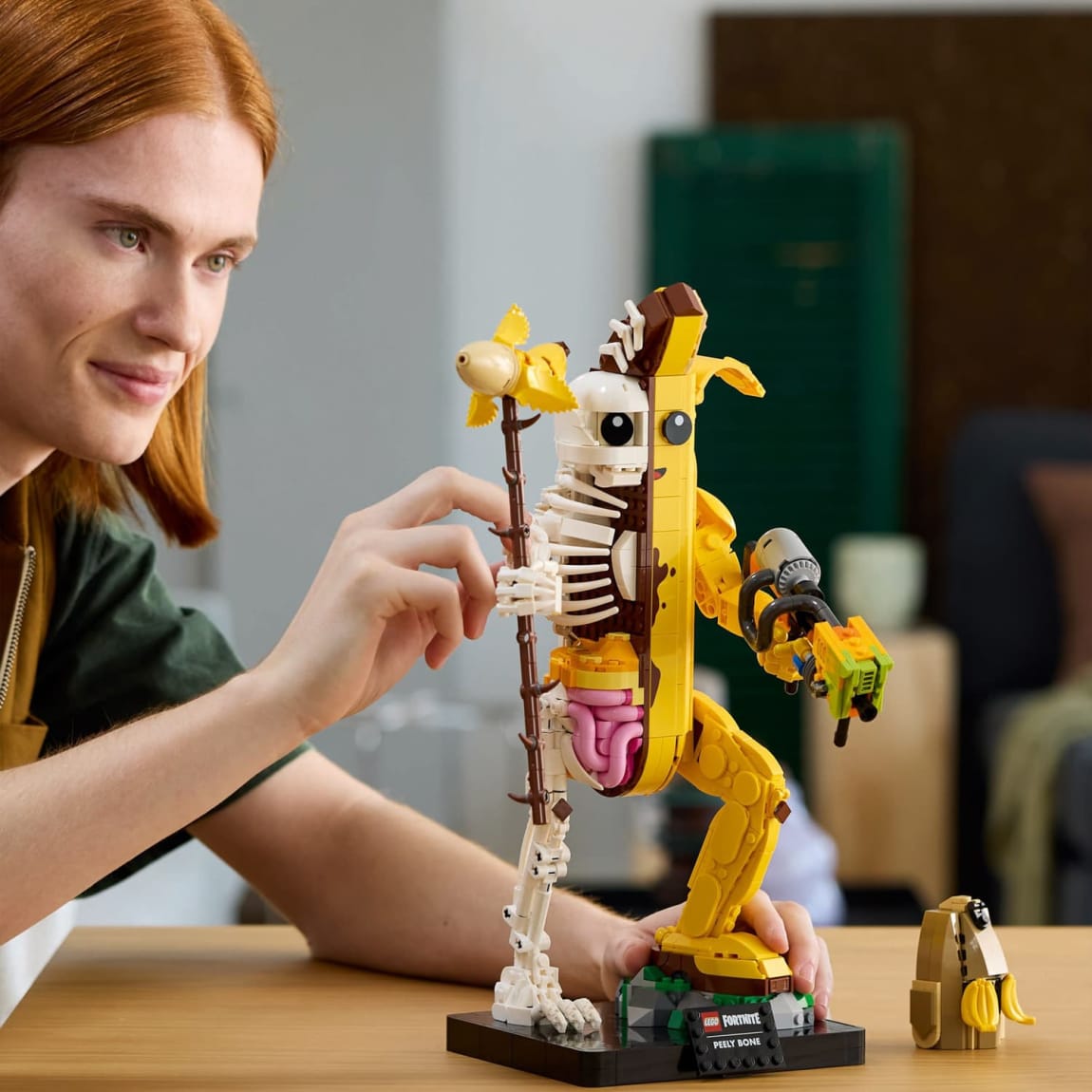 427739-lego-fortnite-peely-bone-10