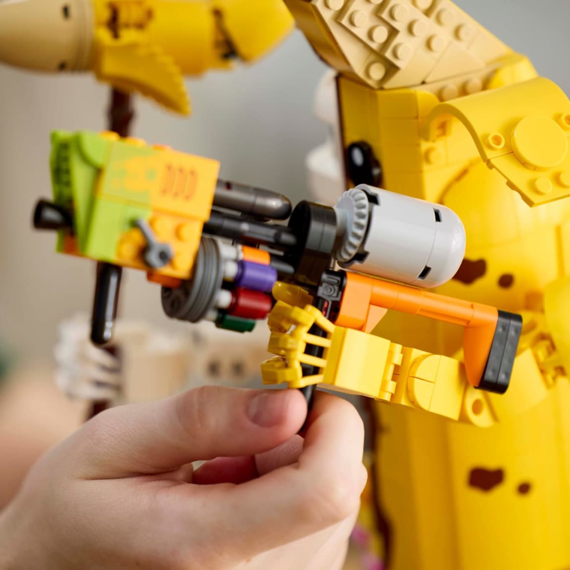 427739-lego-fortnite-peely-bone-2