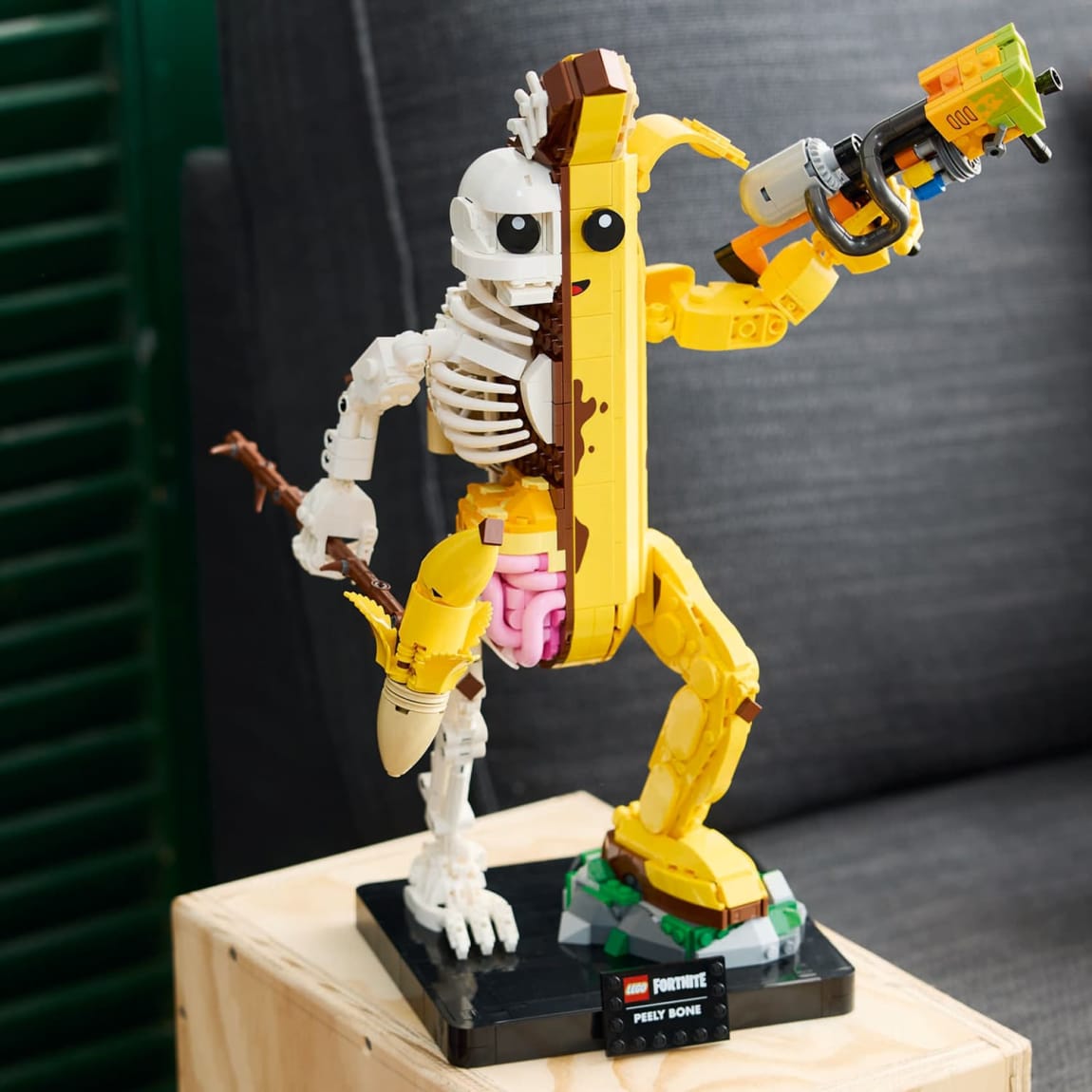 427739-lego-fortnite-peely-bone-3