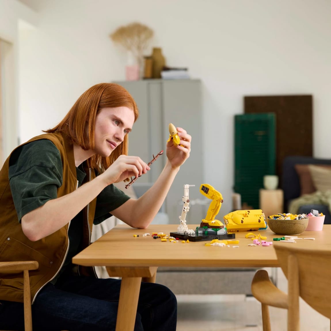 427739-lego-fortnite-peely-bone