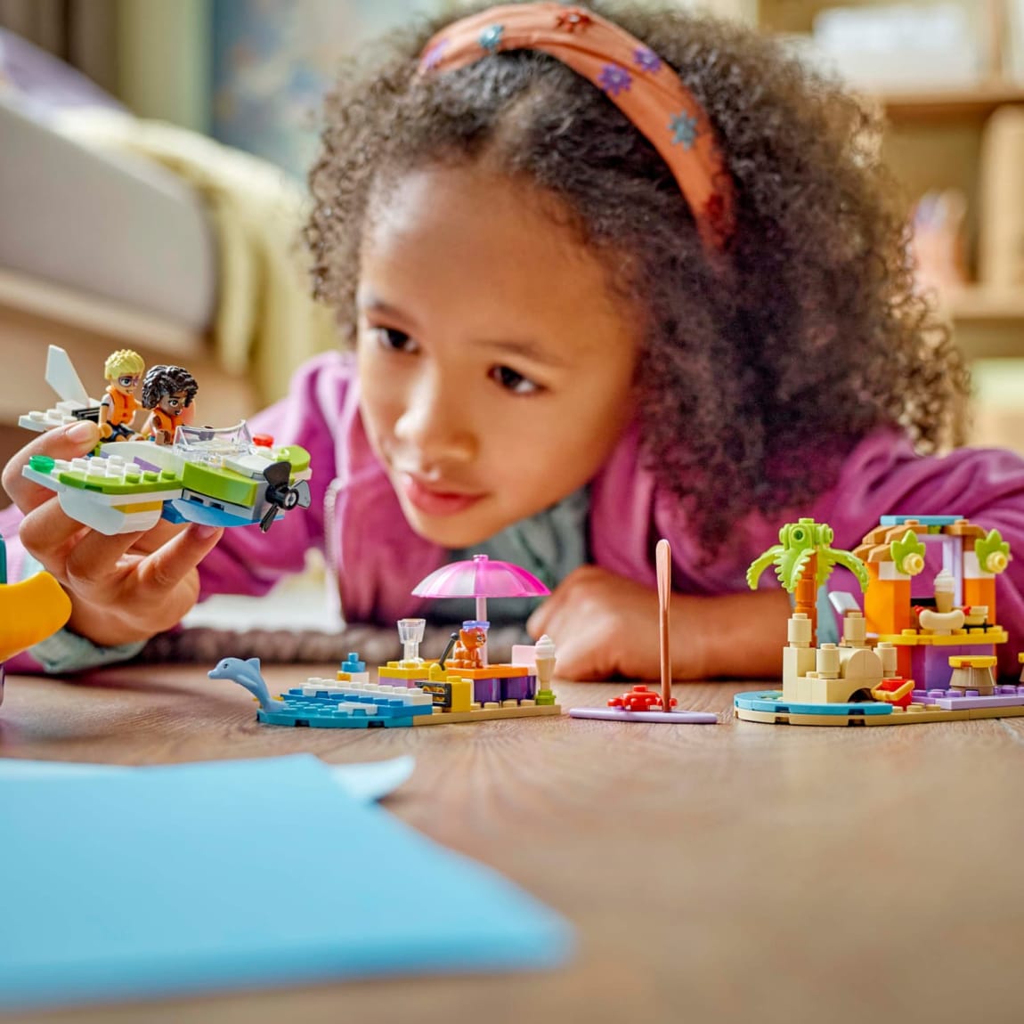 428565-lego-friends-creative-beach-and-travel-suitcase-v29-2