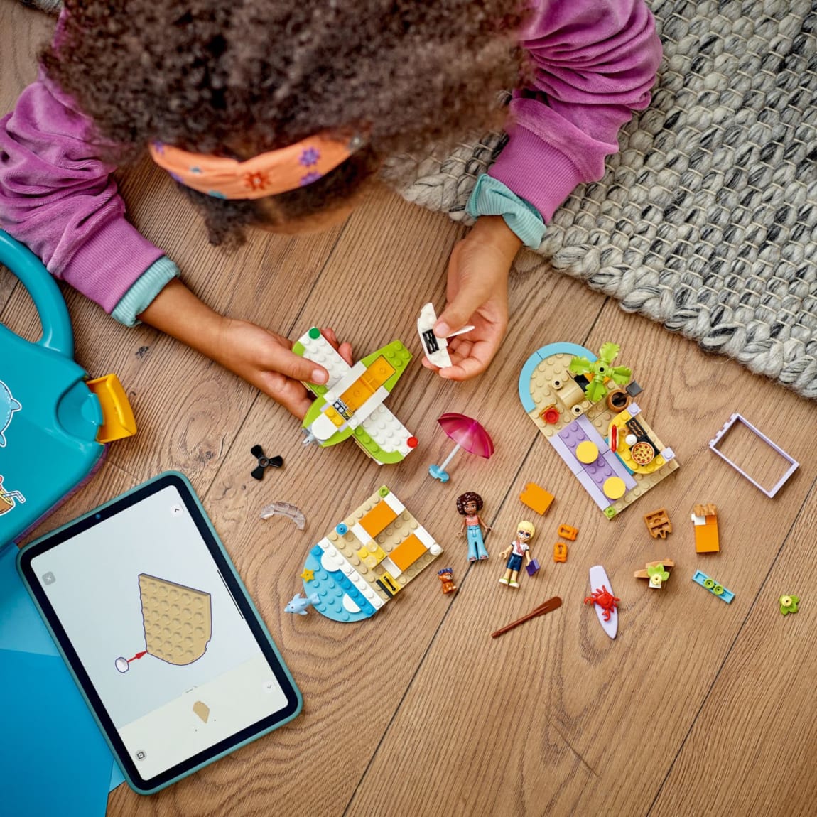 428565-lego-friends-creative-beach-and-travel-suitcase-v29-5