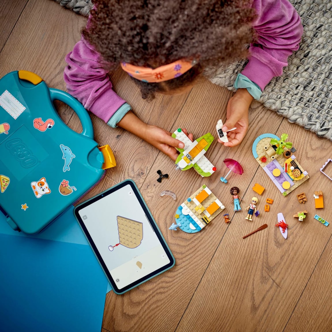 428565-lego-friends-creative-beach-and-travel-suitcase-v29-7