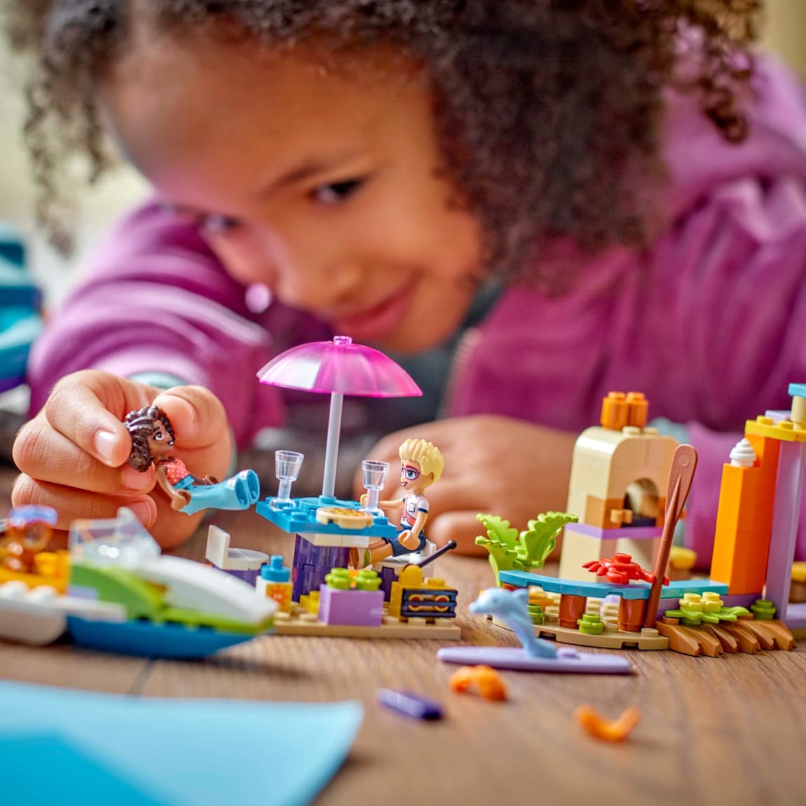 428565-lego-friends-creative-beach-and-travel-suitcase-v29