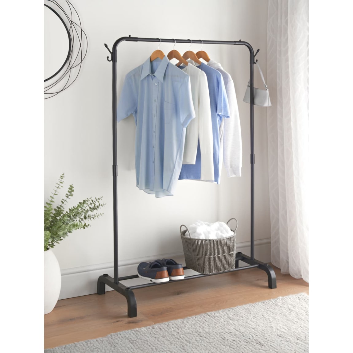 428621-garment-rail
