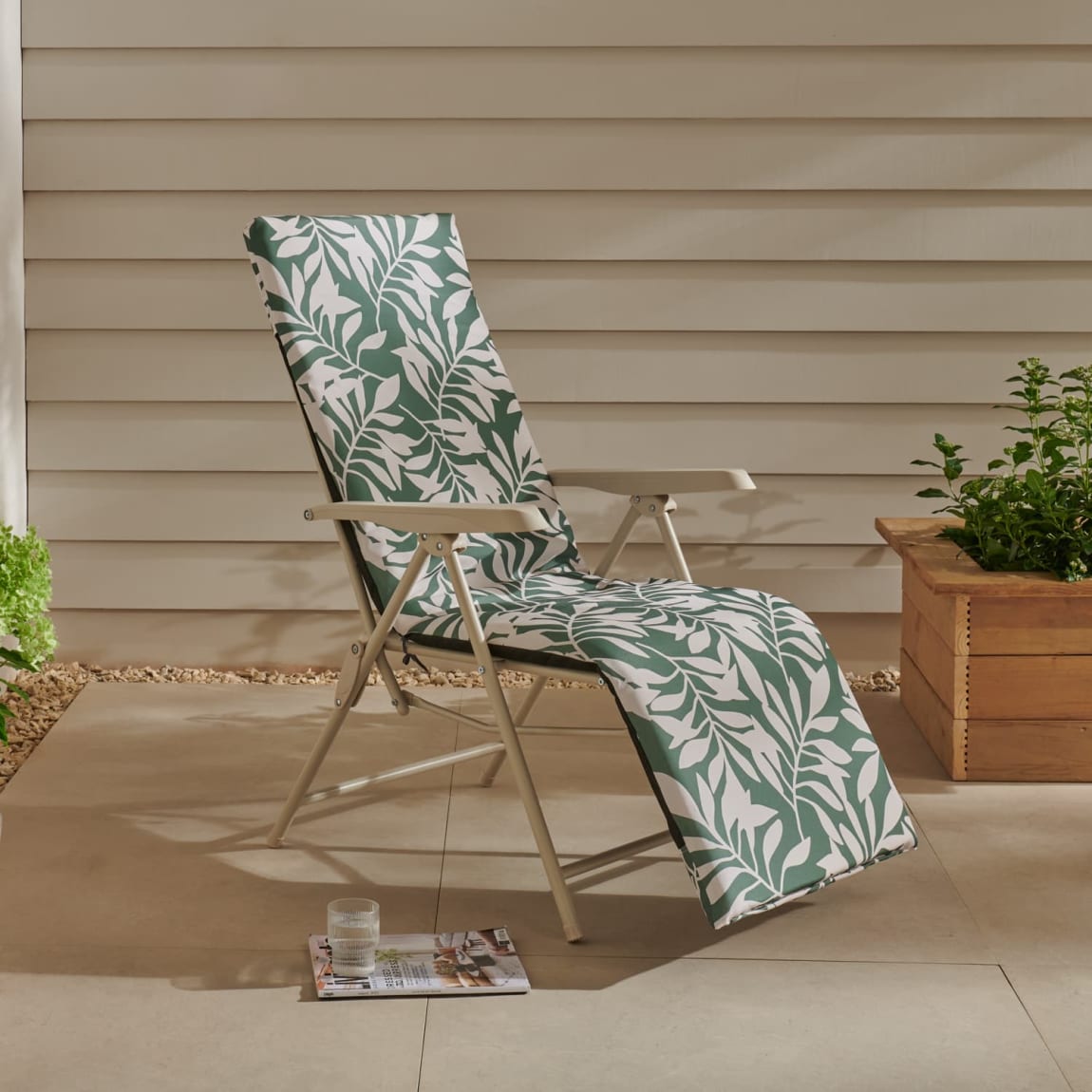 429446-multi-position-padded-relaxer-tropical-leaf