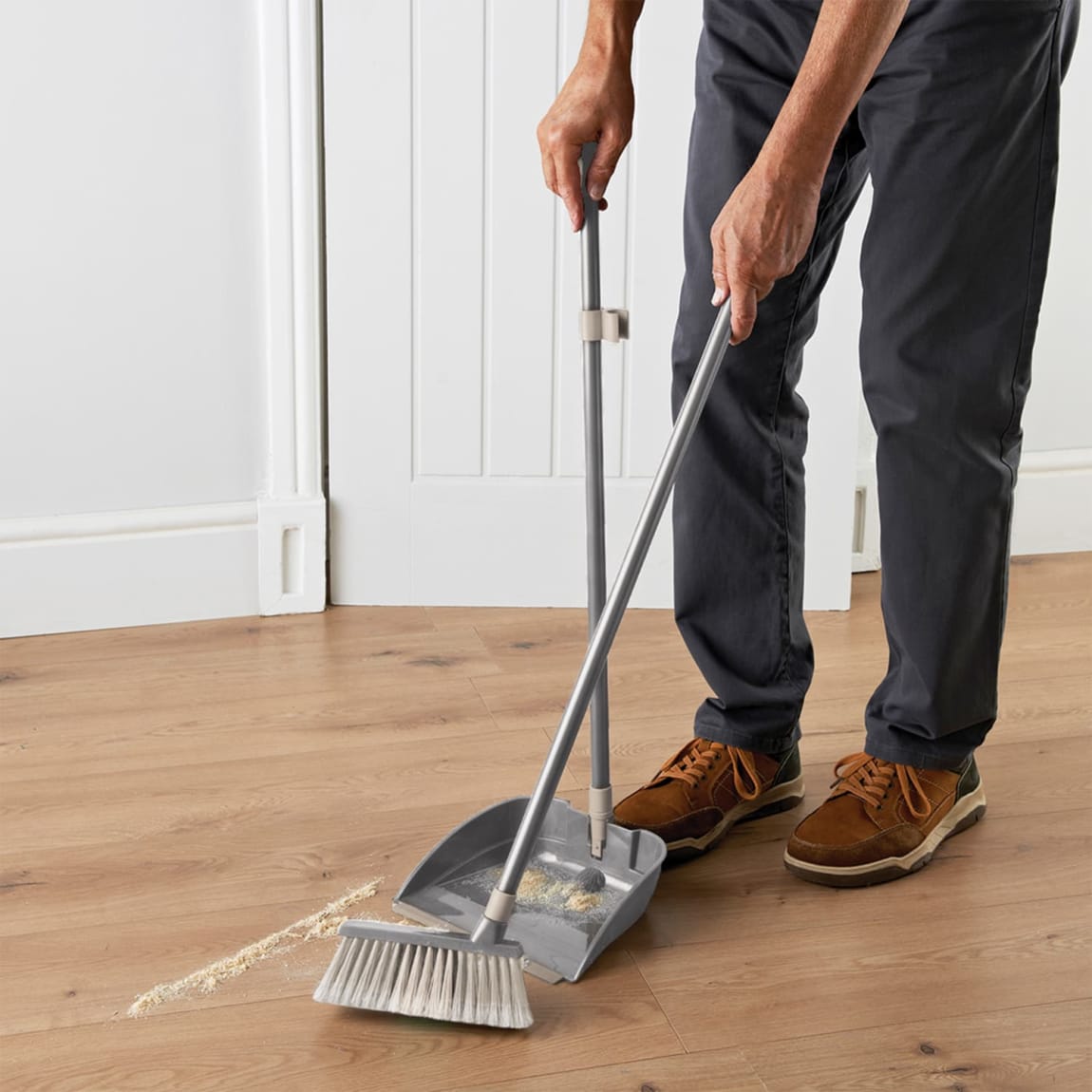429452-long-handled-dustpan-and-brush