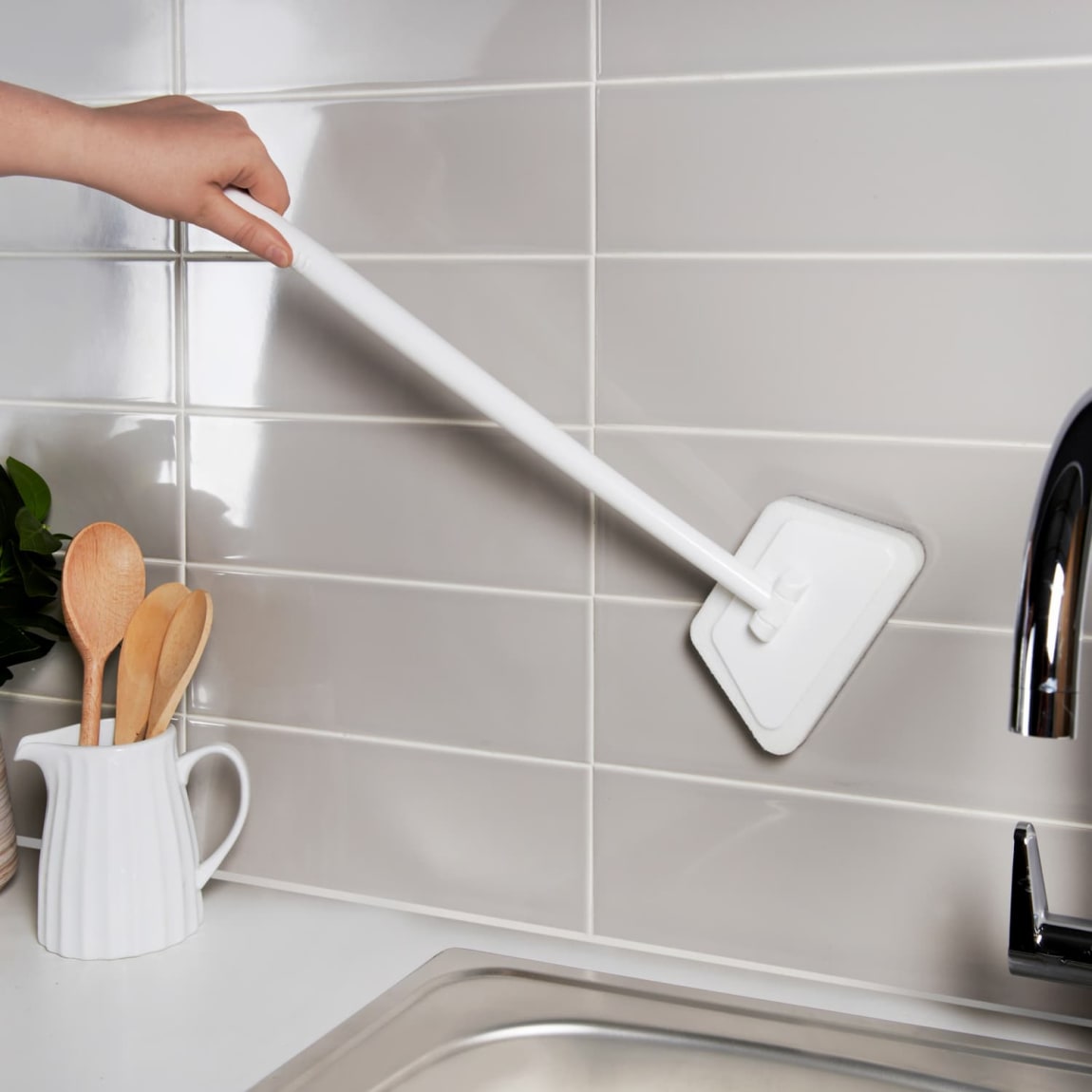 429467-long-handle-scrub-sponge-with-refill