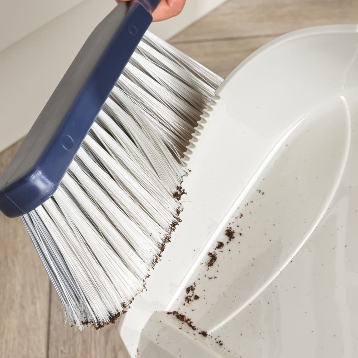 429472-beldray-large-dustpan-with-dual-bristle-brush