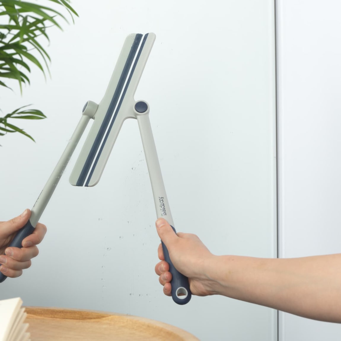 429475-beldray-360-degree-squeegee-3