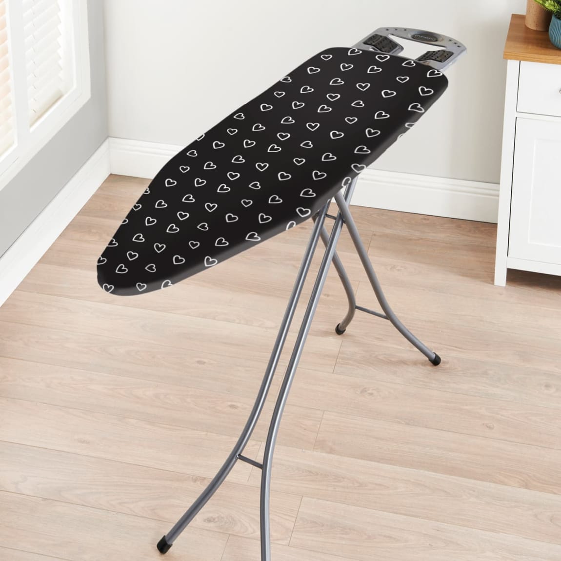 429491-hearts-foam-lined-ironing-board-cover-122x38cm