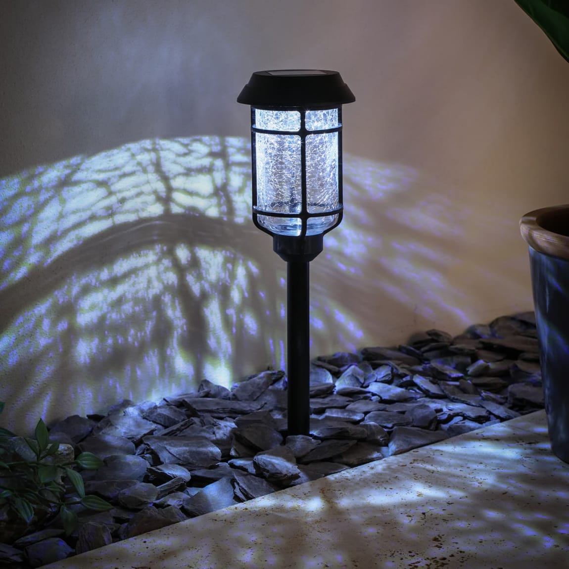 429553-solar-powered-crackle-glass-post-light