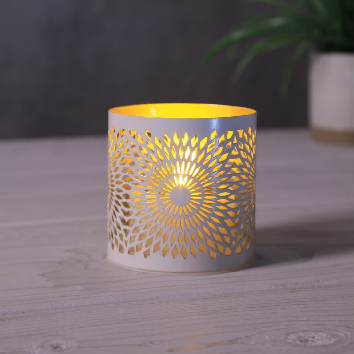 429596-solar-powered-metal-cut-out-tealight-white