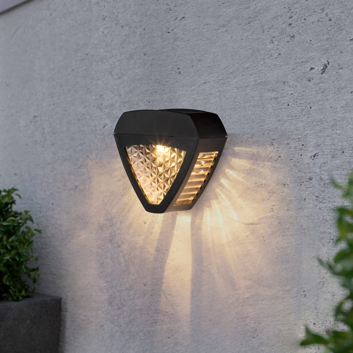 429698-solar-powered-diamond-wall-light