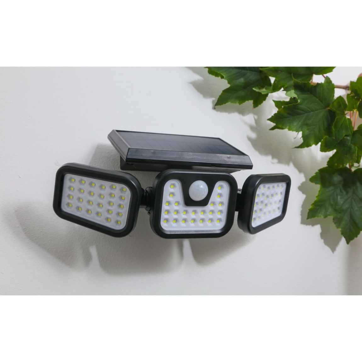 429699-solar-powered-security-light